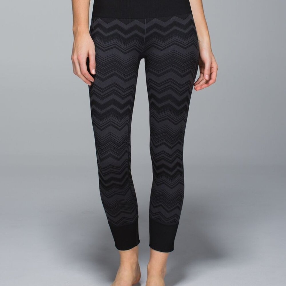 Lululemon Ebb To Street Pant in Heathered Deep Coal, Lower/Medium-Rise, Size 6 - Picture 10 of 13